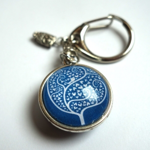 Reversible keychain White tree