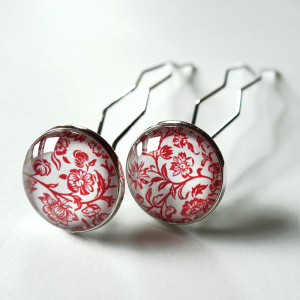 Two hairpins Red roses
