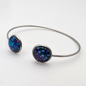 Bracelet souple Un paon parmi les fleurs