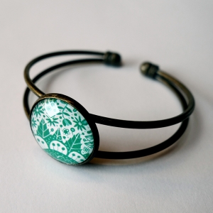 Cuff bracelet Emerald flowers