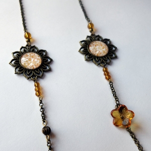 Long necklace Yellow roses